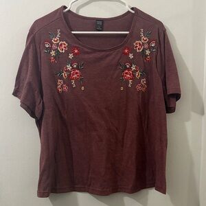 Emery Rose Maroon Floral Embroidered Tee